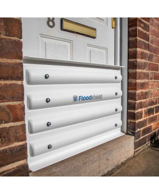Floodshield : le batardeau de porte qui se clipse en 2 minutes, sans outil